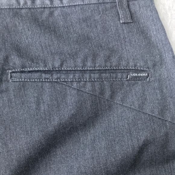 Volcom size 32 gray men’s shorts side pocket logo on back of leg - Picture 7 of 10